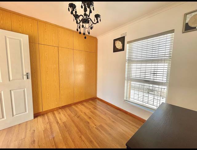 3 bed property to rent in RONDEBOSCH EAST